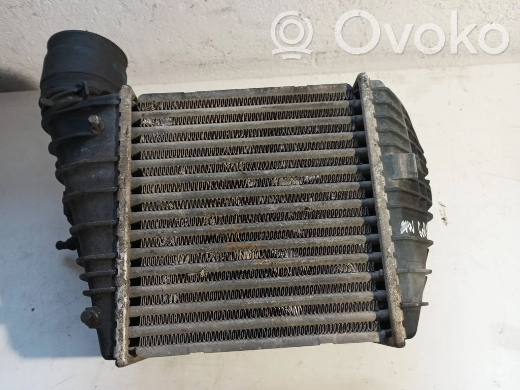 Volkswagen Golf IV Chłodnica powietrza doładowującego / Intercooler 