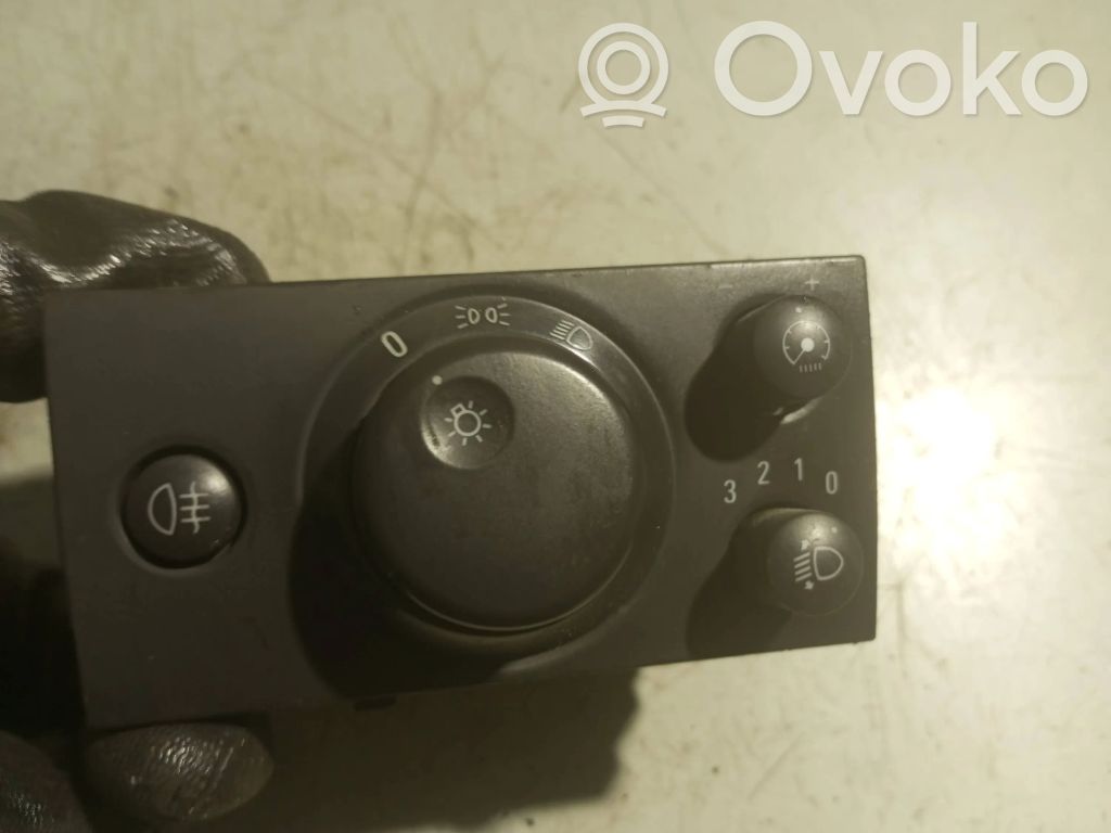 Light switch   13229538,1418,04060063