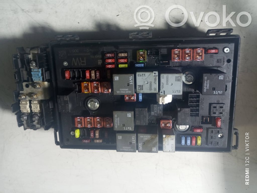 Opel Astra J Módulo de fusible 