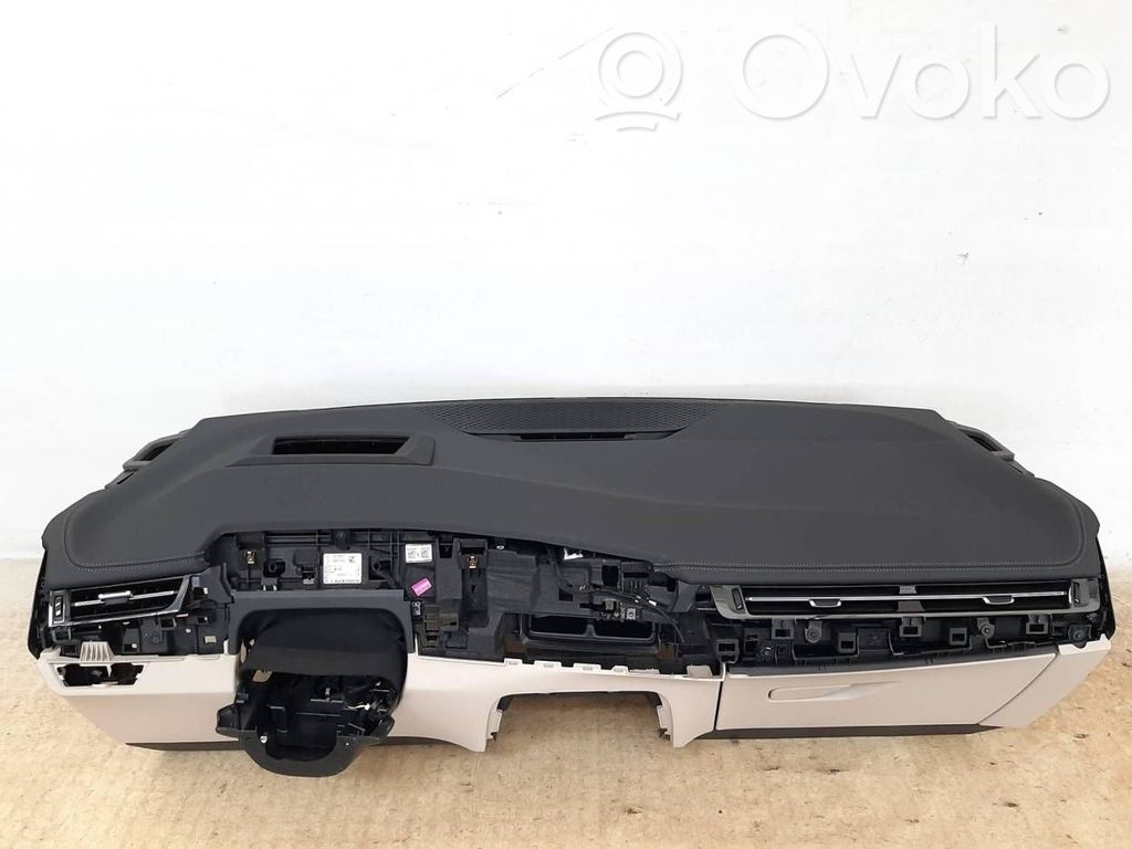 BMW 2 Active Tourer U06 Panelis 