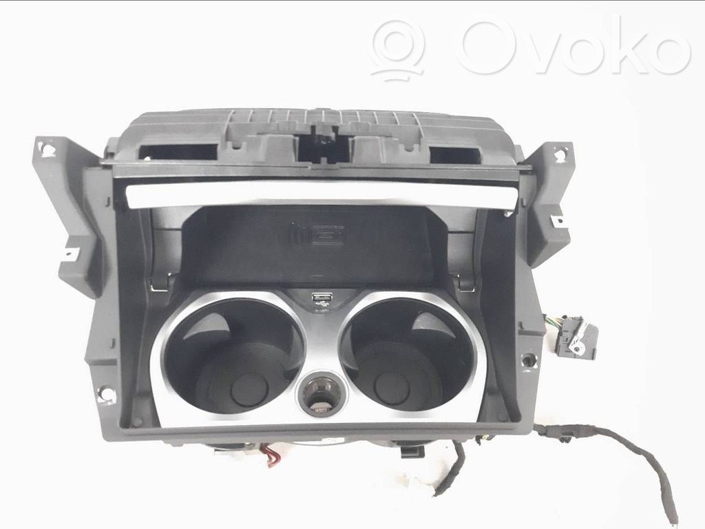 BMW M4 F82 F83 Uchwyt na kubek deski rozdzielczej 