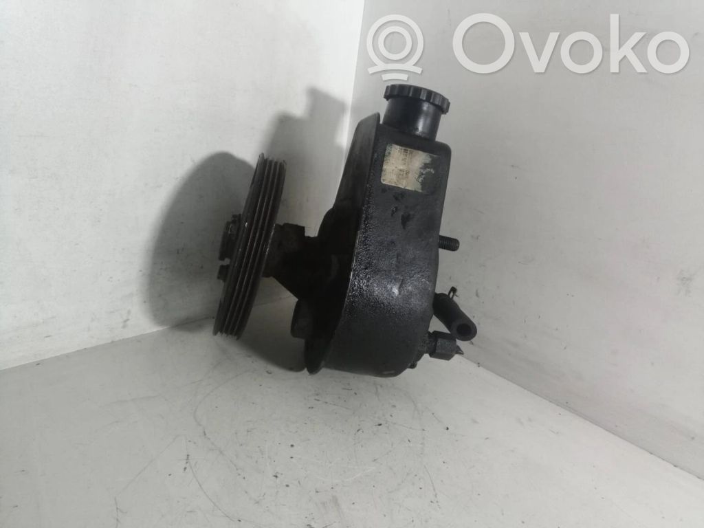 Renault Megane II Ohjaustehostimen pumppu 