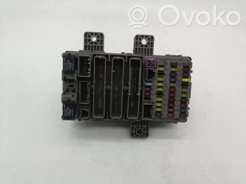 Módulo de fusible   A000011