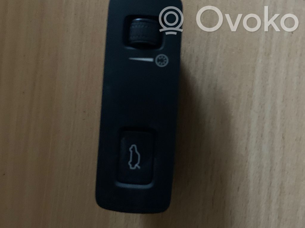 Volvo XC60 Interruttore di apertura del portellone posteriore 