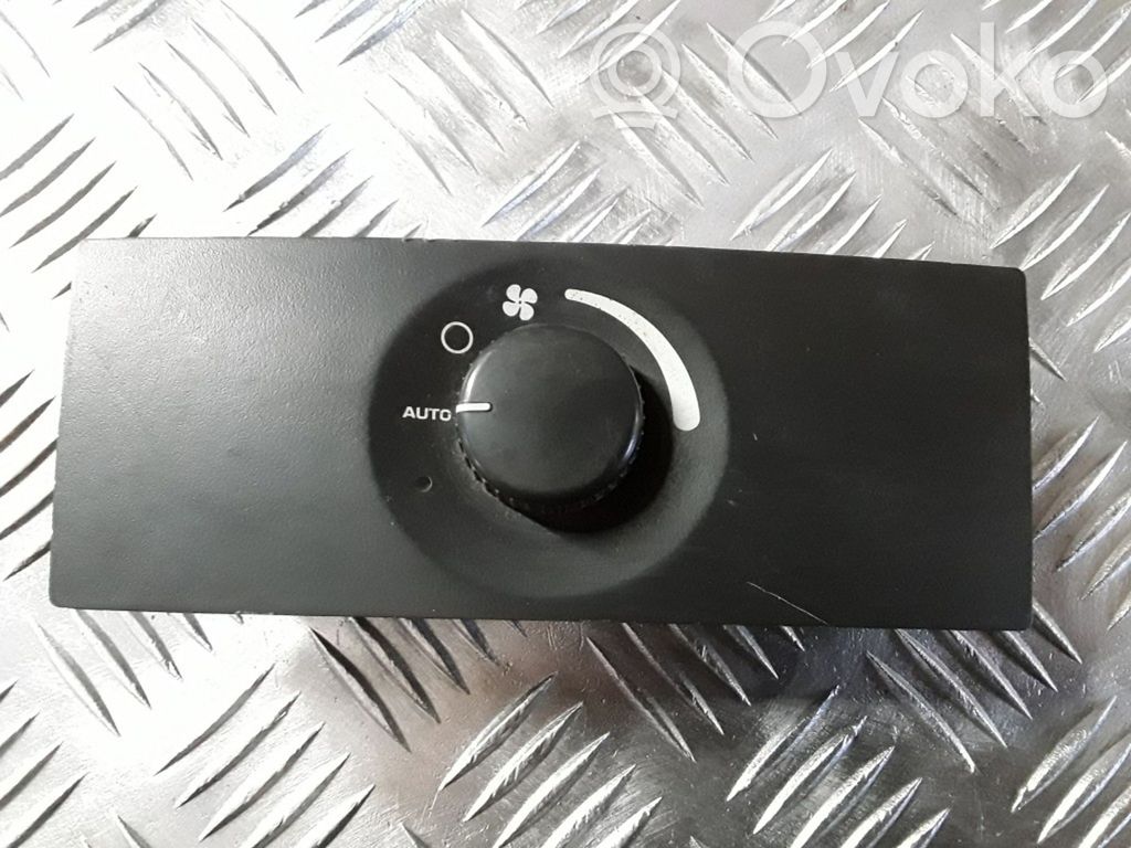 Climate control unit   0UB52TRMAC