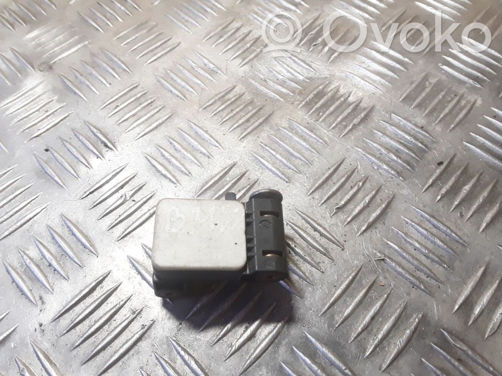 Sensor impacto/accidente para activar Airbag   6911003,0285003900