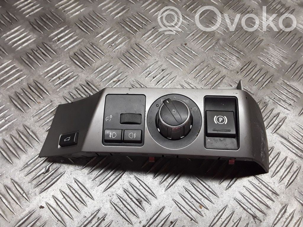 Light switch   6131694199702