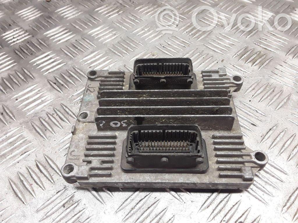 Opel Vectra C Engine control unit/module 