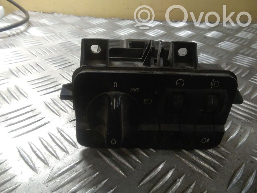 Light switch   61318383226,086480051