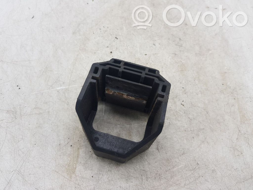BMW 5 E39 Fixation de radiateur 