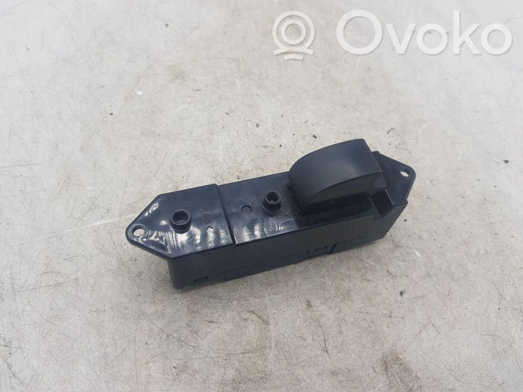 Mitsubishi Outlander Electric window control switch 