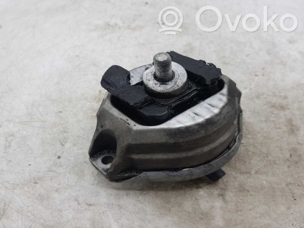 BMW 5 E60 E61 Dzinēja spilvens 