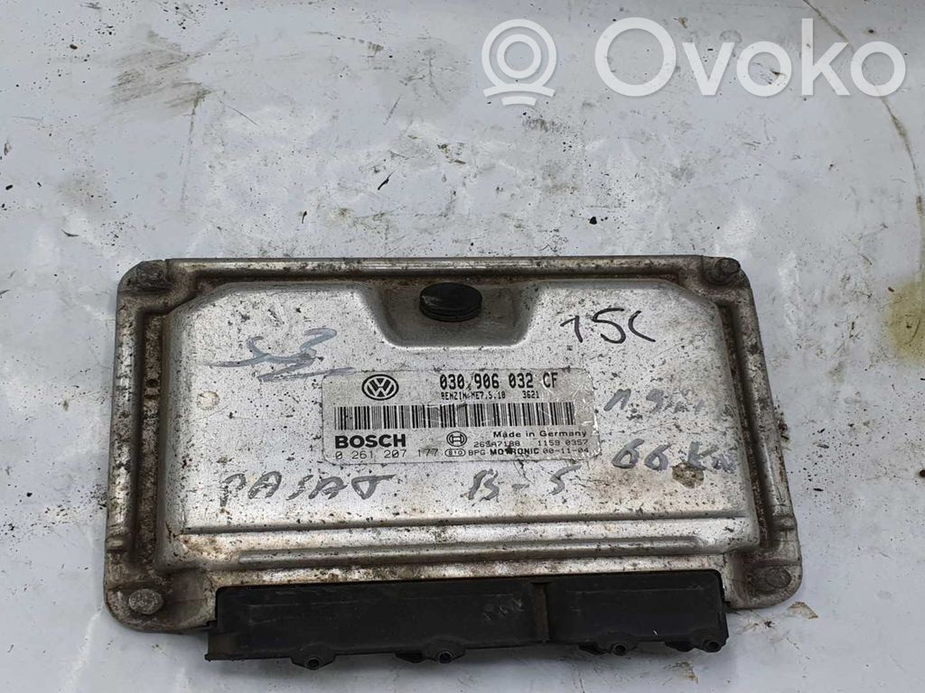 Volkswagen PASSAT B5 Engine control unit/module 