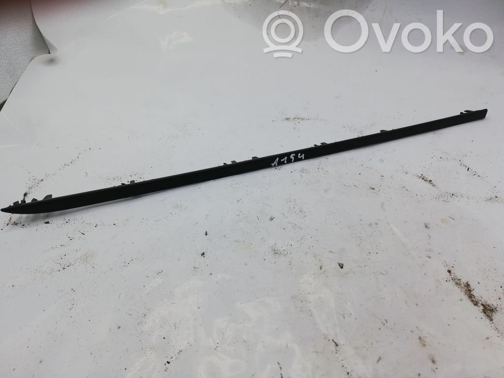 Fiat Grande Punto Listón embellecedor de la puerta delantera (moldura) 