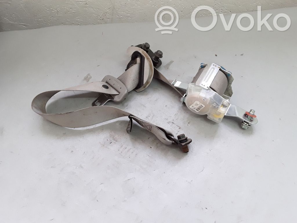KIA Carens II Cinturón trasero 