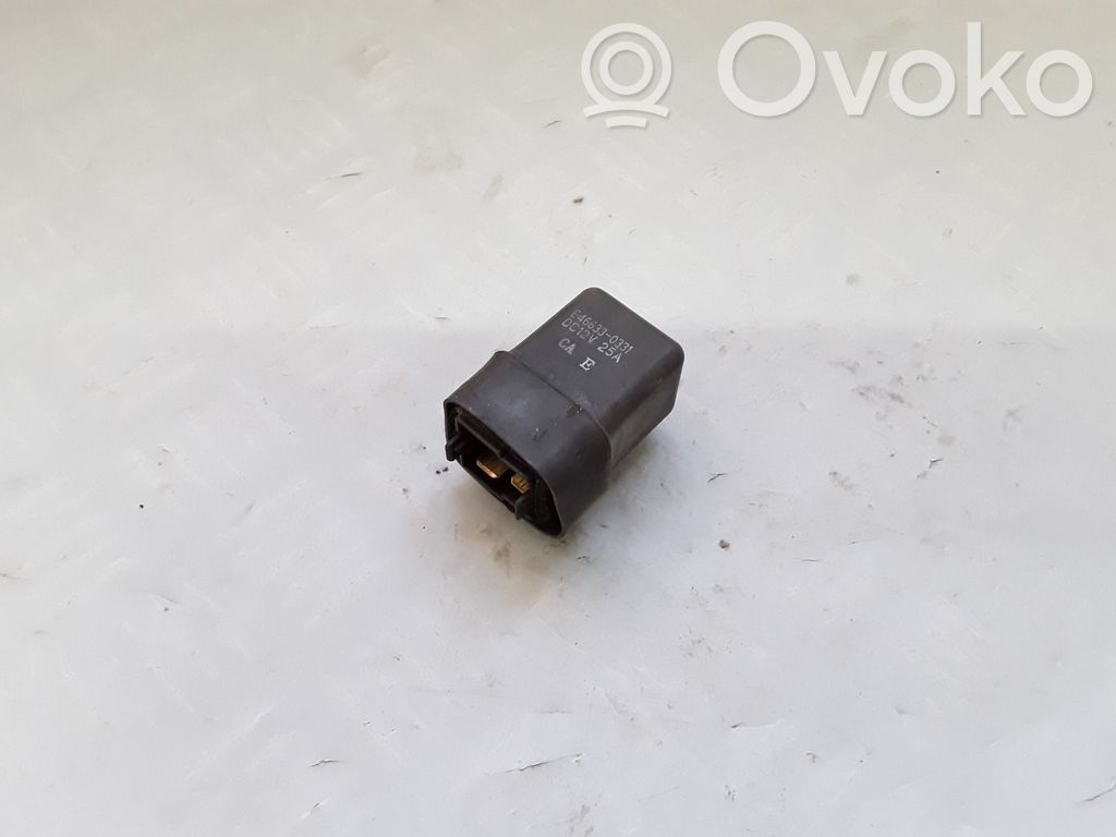 KIA Carens II Kita rėlė 