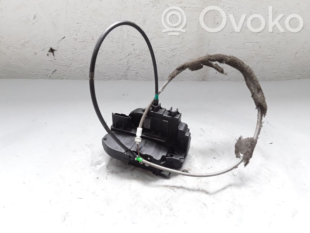 Nissan Qashqai Takaoven lukko 