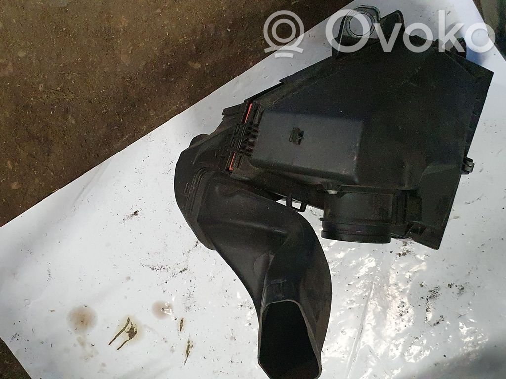BMW 1 E81 E87 Air filter box 