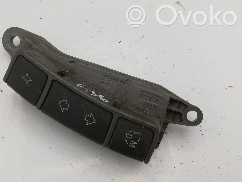 Boutons / interrupteurs volant   6911586