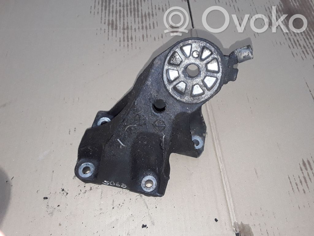 Engine mounting bracket   NOCODE