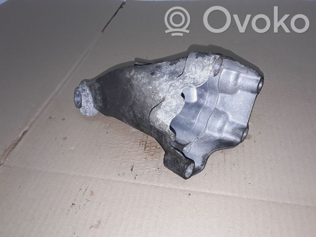 Mercedes-Benz C W204 Supporto di montaggio del motore (usato)