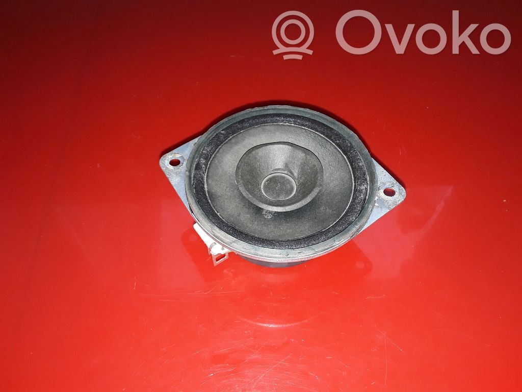 Subaru Justy Etuoven kaiutin 