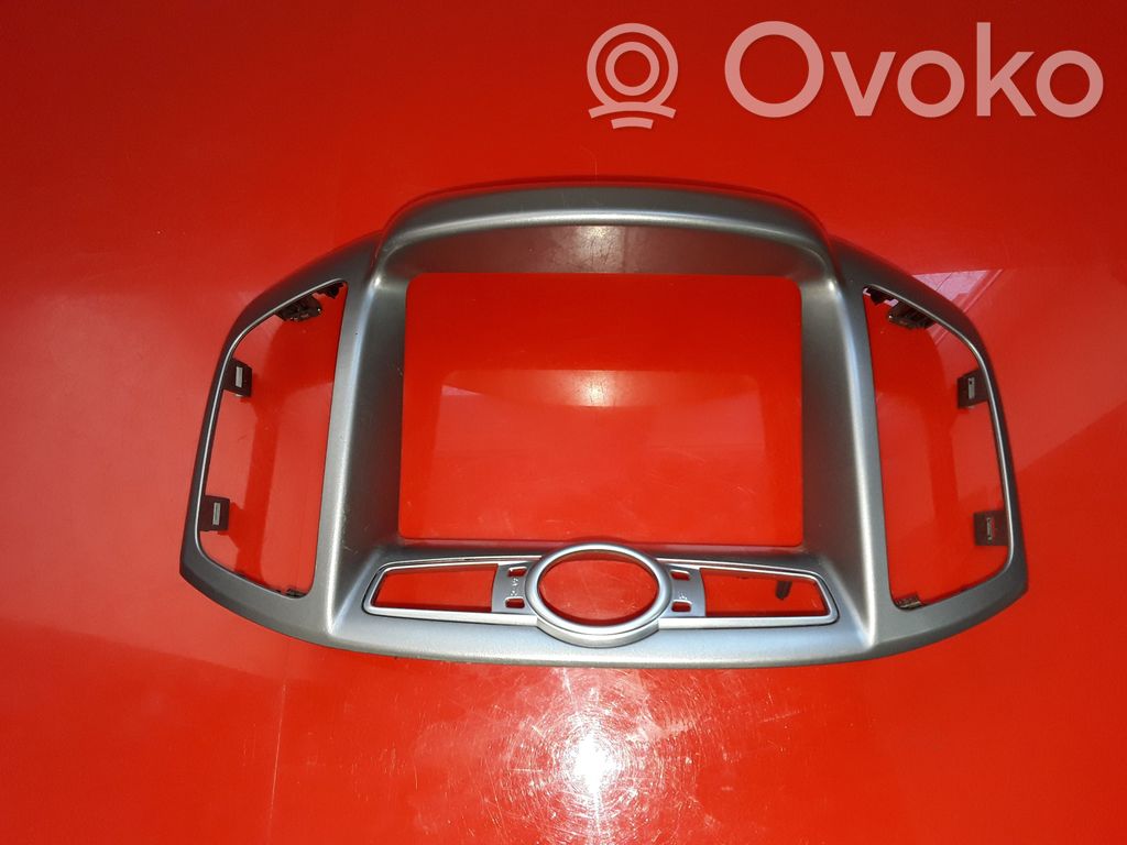 Chevrolet Captiva Verkleidung Radio / Navigation 