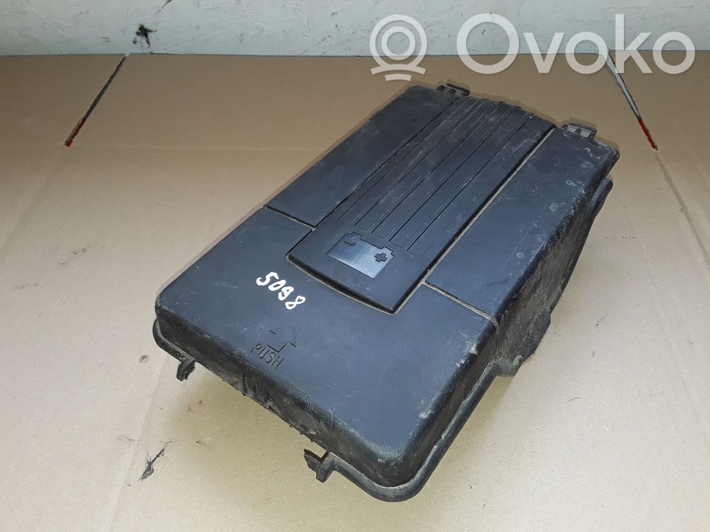 Volkswagen PASSAT B7 Capac cutie siguranțe