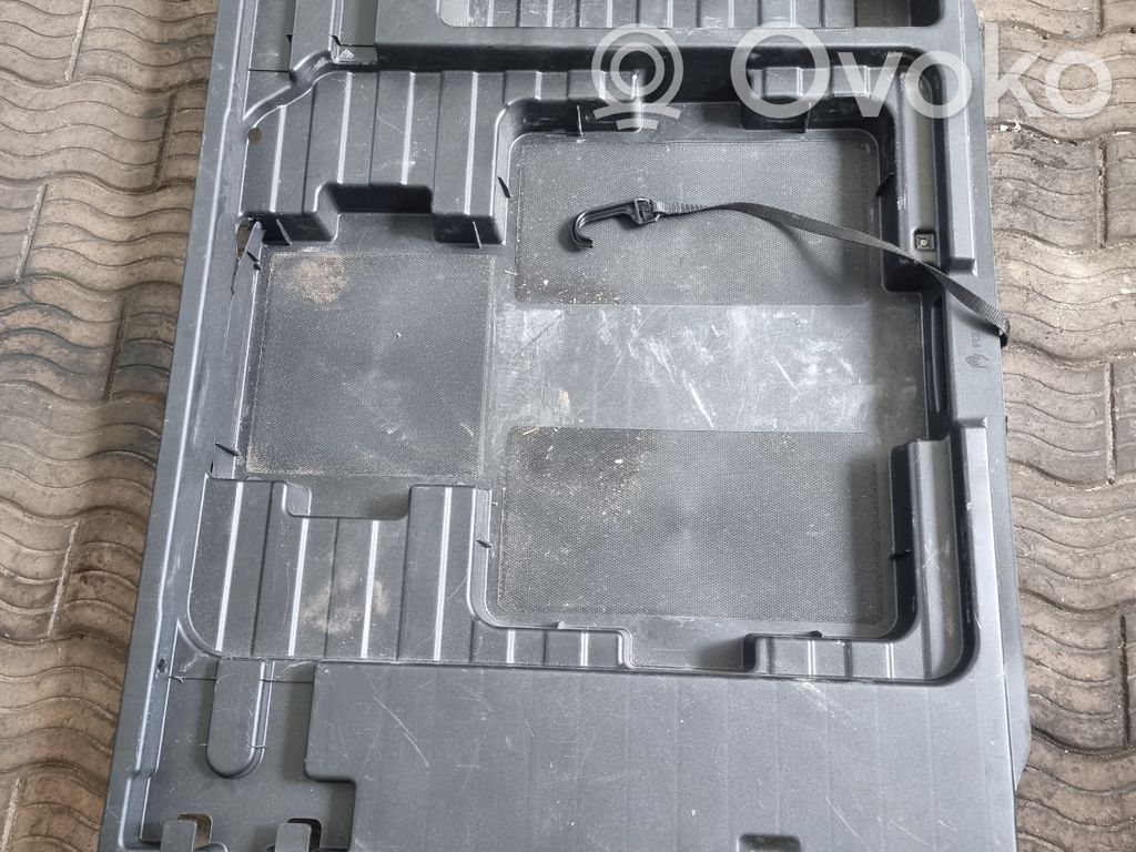 Mercedes-Benz E W212 Caja de herramientas
