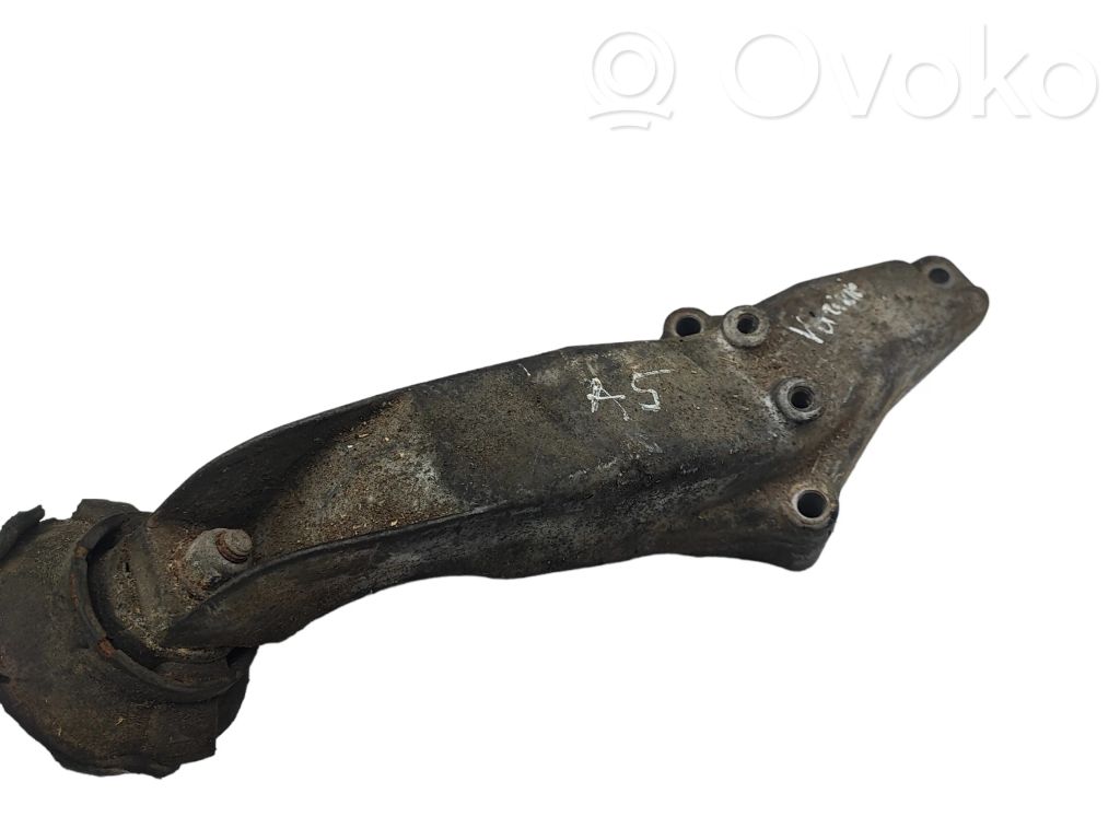 Engine mounting bracket
