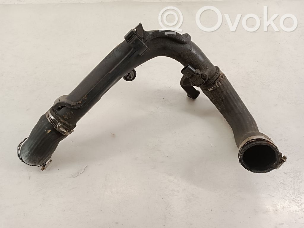 Volkswagen PASSAT B7 Furtun/conductă intercooler