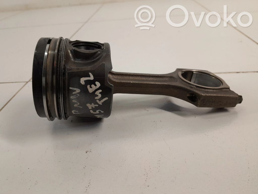 Piston cu bielă   84L107