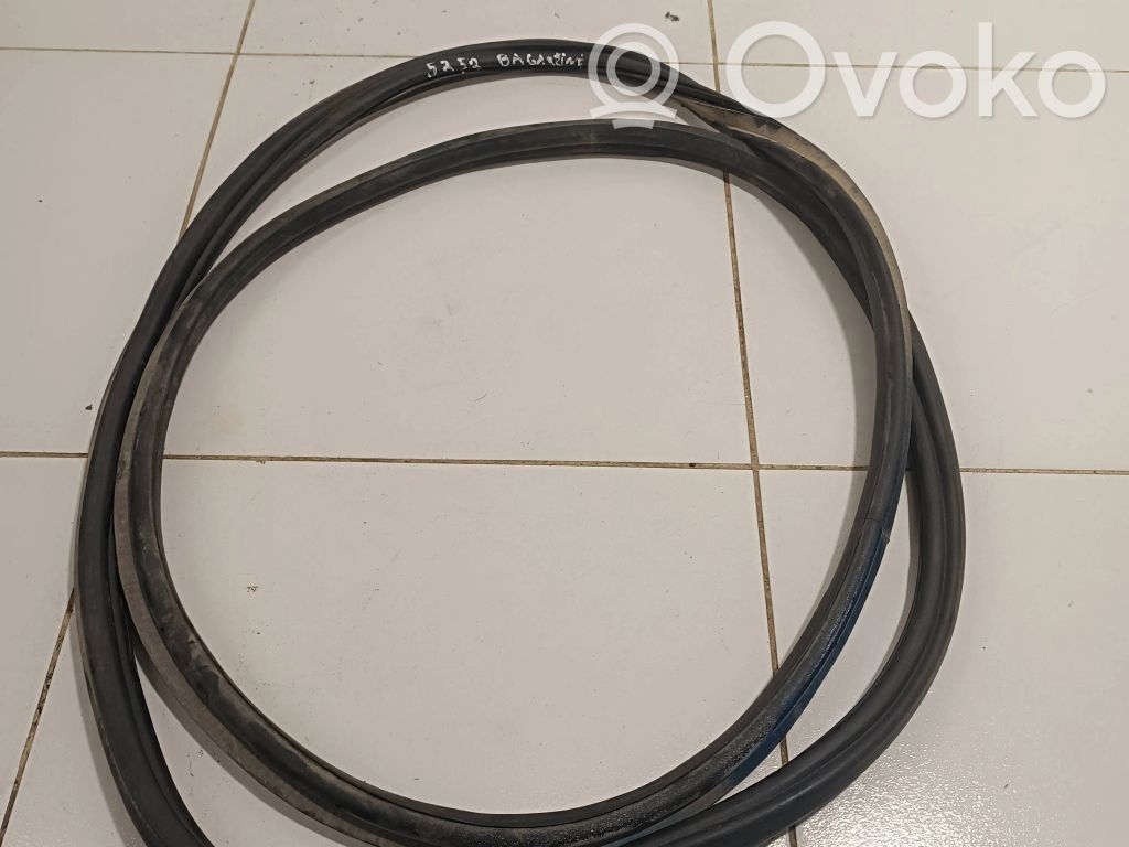 Skoda Yeti (5L) Trunk rubber seal (body) 