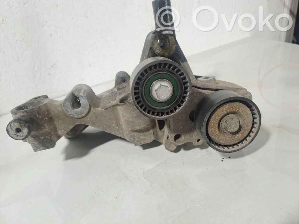Mocowanie alternatora   117102273R