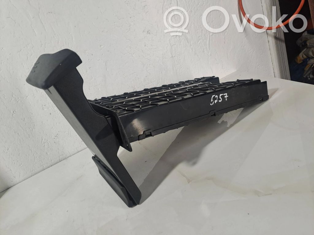 Compartimiento/consola central del panel   685601717R