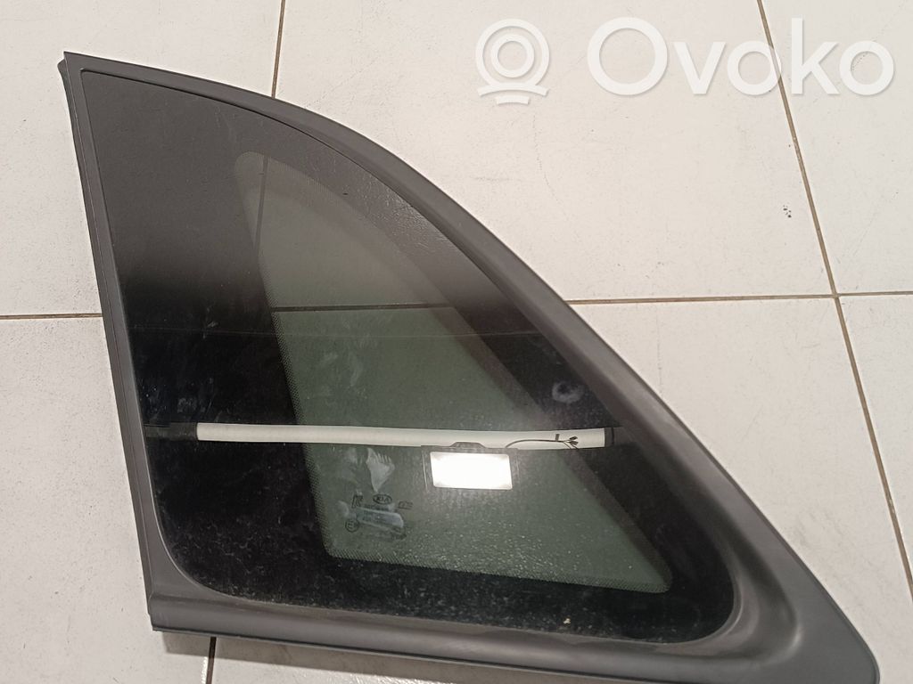 KIA Sorento Rear side window 