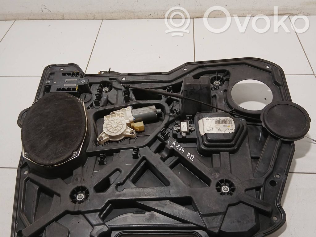 Chrysler Grand Voyager V Macara ușă față cu motor 