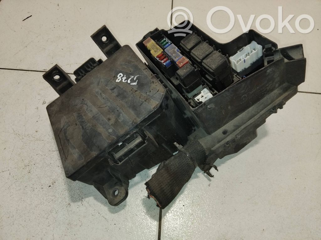 Renault Koleos I Fuse box set 