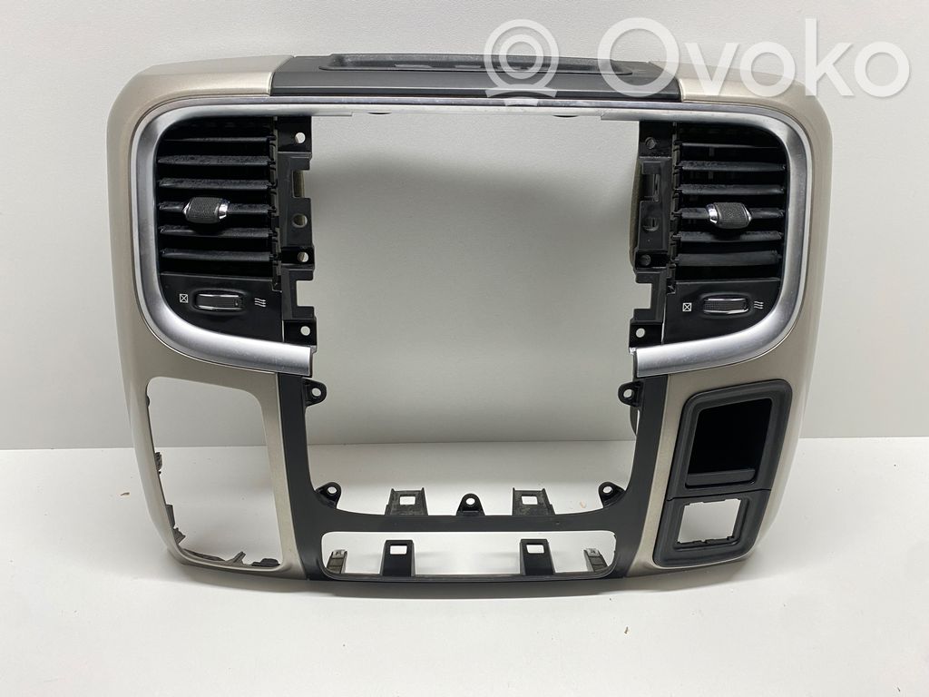 Dodge RAM 1500 DS Radio/GPS head unit trim 
