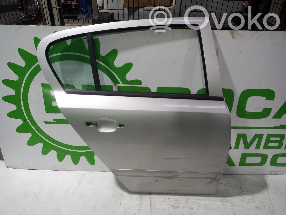 Opel Astra H Puerta trasera 