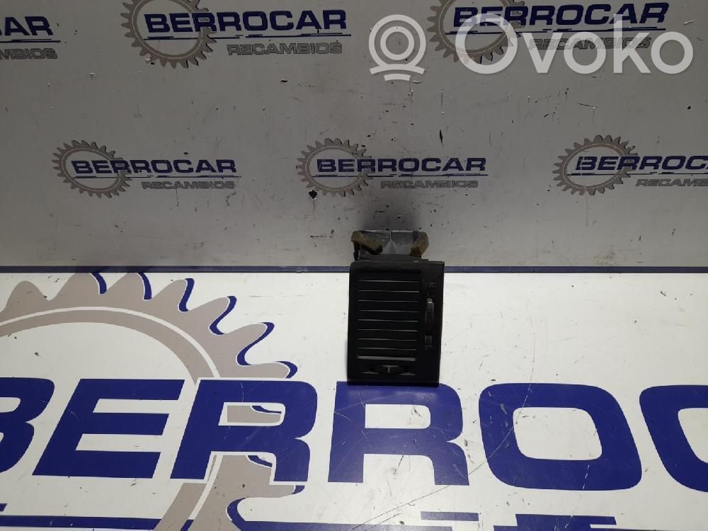 Hyundai Getz Grilă ventilație/ramă laterală bord 
