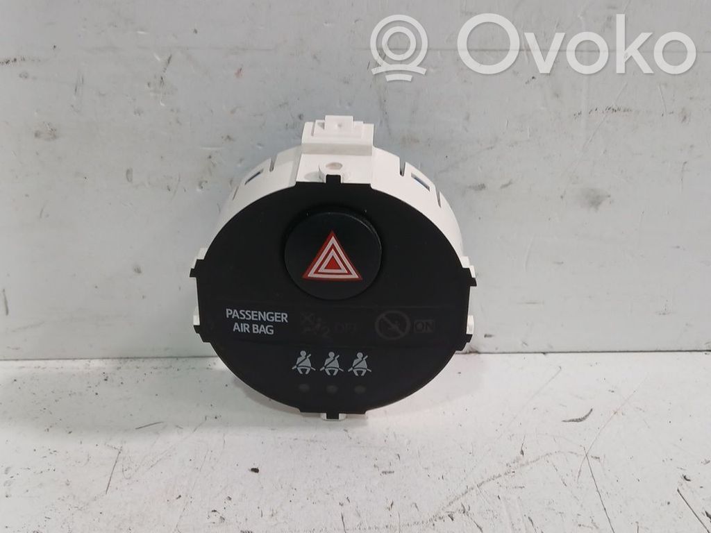 Toyota Yaris Interruttore luci di emergenza