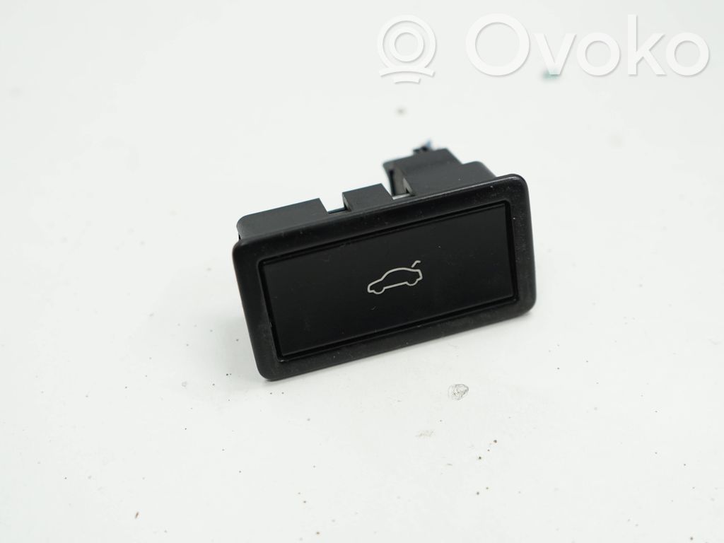 Skoda Superb B8 (3V) Tailgate opening switch 
