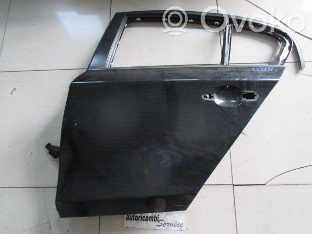 Aizmugurējās durvis   41527191017