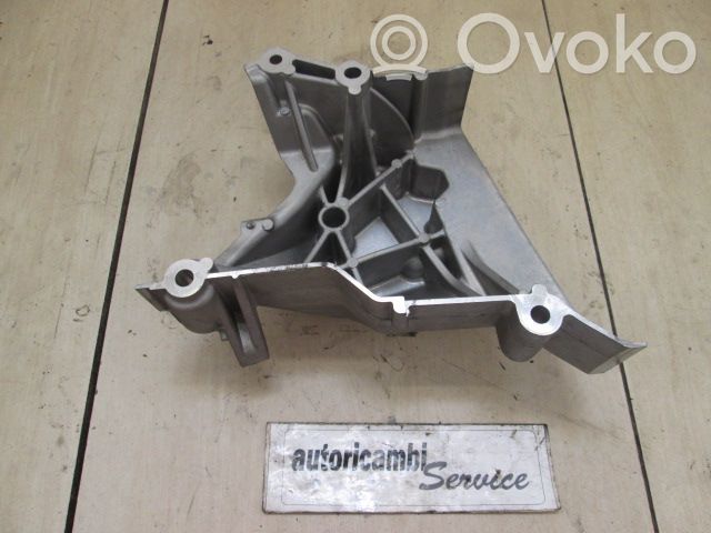 Engine mounting bracket   04C199207D