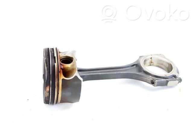 Mercedes-Benz A W176 Piston cu bielă 