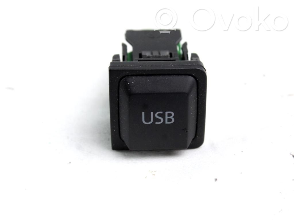 Enchufe conector USB   5KD035726A