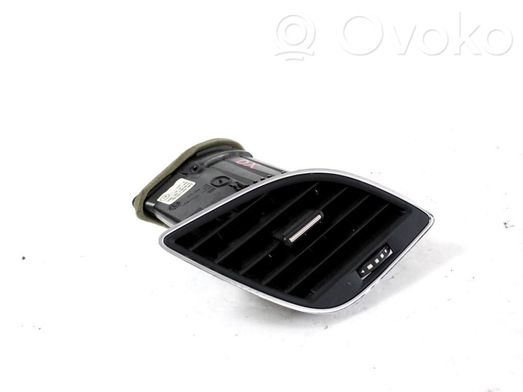 Seat Leon (5F) Kojelaudan sivutuuletussuuttimen kehys 