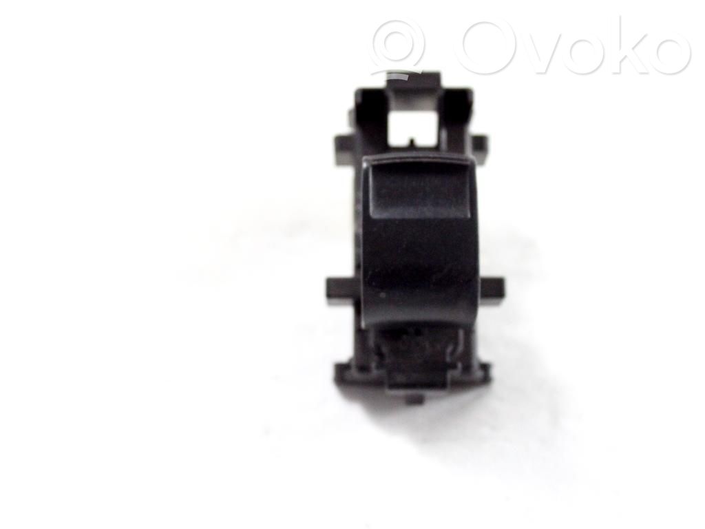 Interruptor del elevalunas eléctrico   B000954680