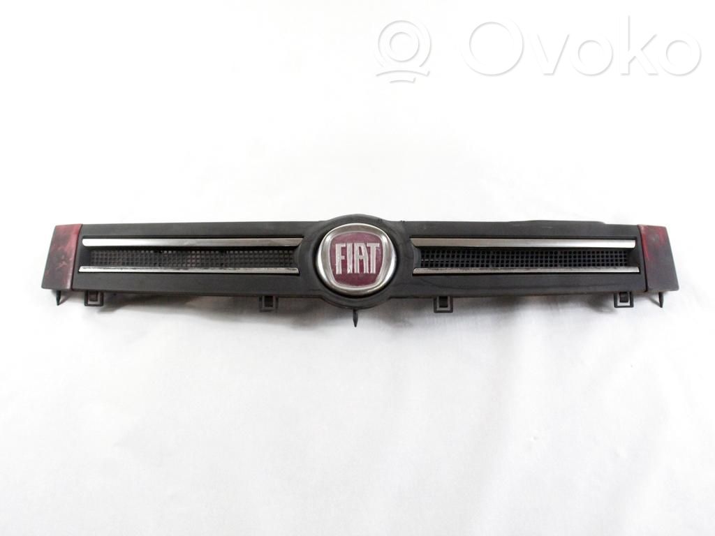 Fiat Panda II Maskownica / Grill / Atrapa górna chłodnicy